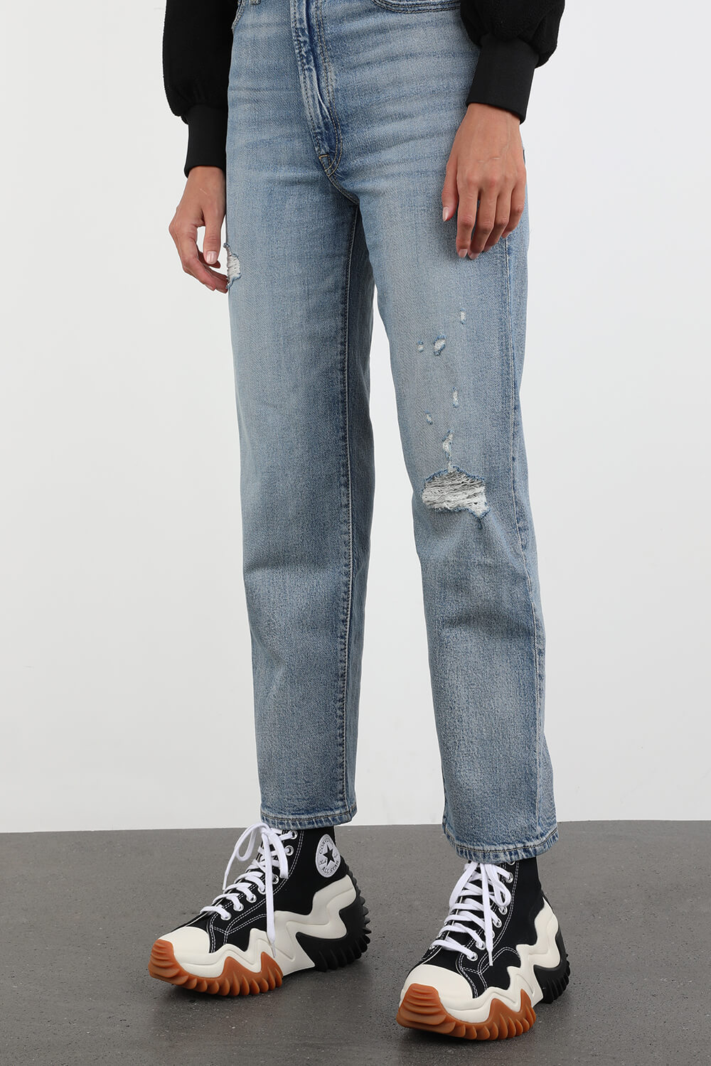 תמונת כל הלוק של נעלי סניקרס סטאר מושין שחורות ברכיסה גבוהה